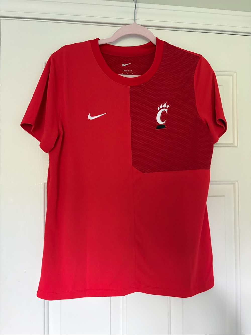 Nike Women’s Red Cincinnati Bearcats Performance T-Shirt